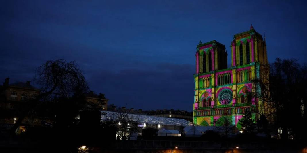 Küllerden doğan sanat: Notre Dame kapılarını yeniden açıyor 9